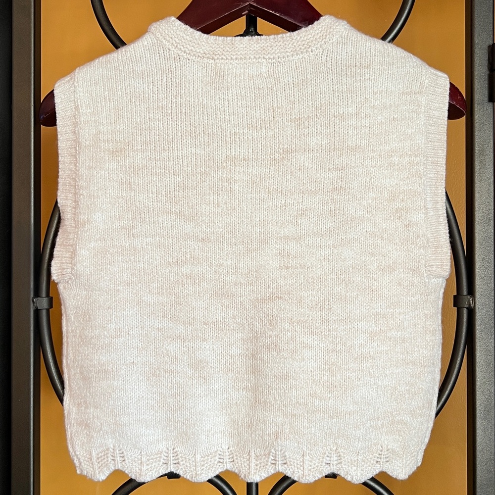SINCERELY JULES Angie Floral Cable Knit
Sweater Tank - Picture 5 of 14